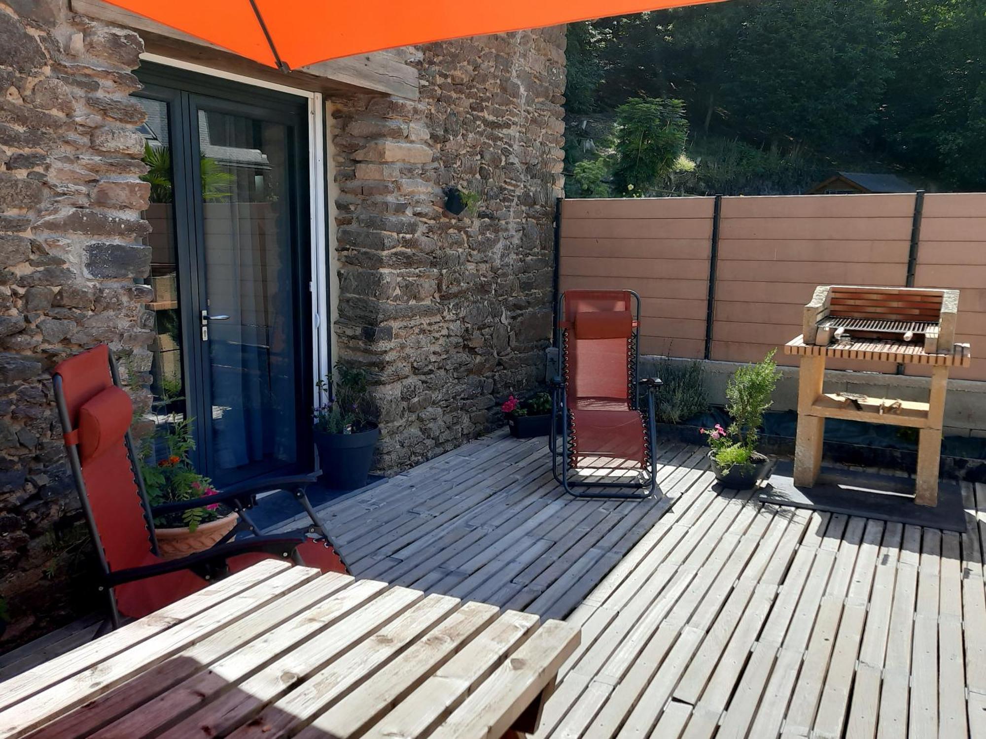 A La Memoire De Merlin & Spa Saint-Malon-sur-Mel Exterior foto